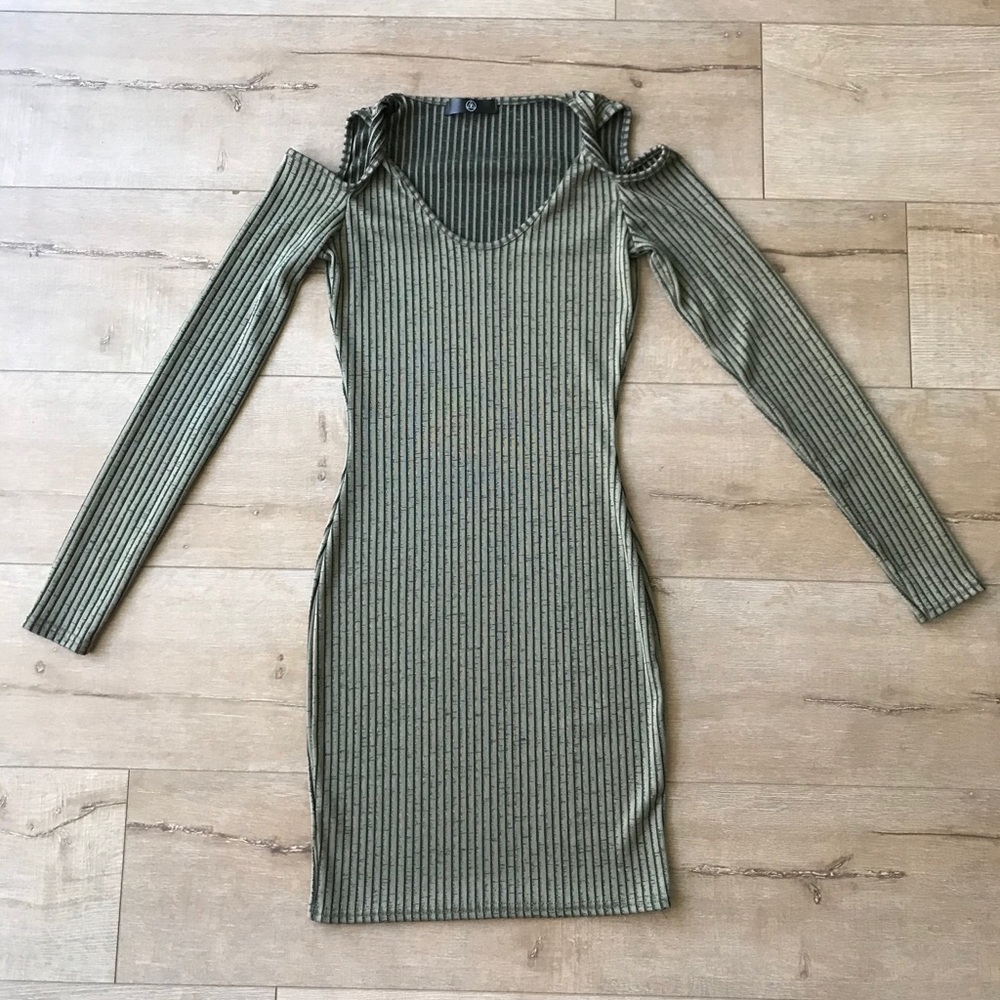NWOT Missguided cold shoulder dress